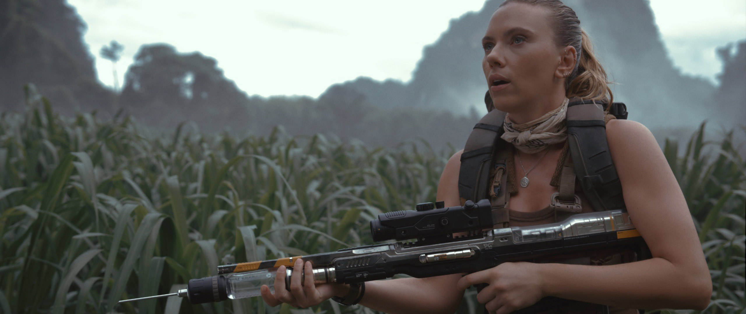Scarlett Johansson's Zora holding a tranquilizer rifle in Jurassic World Rebirth