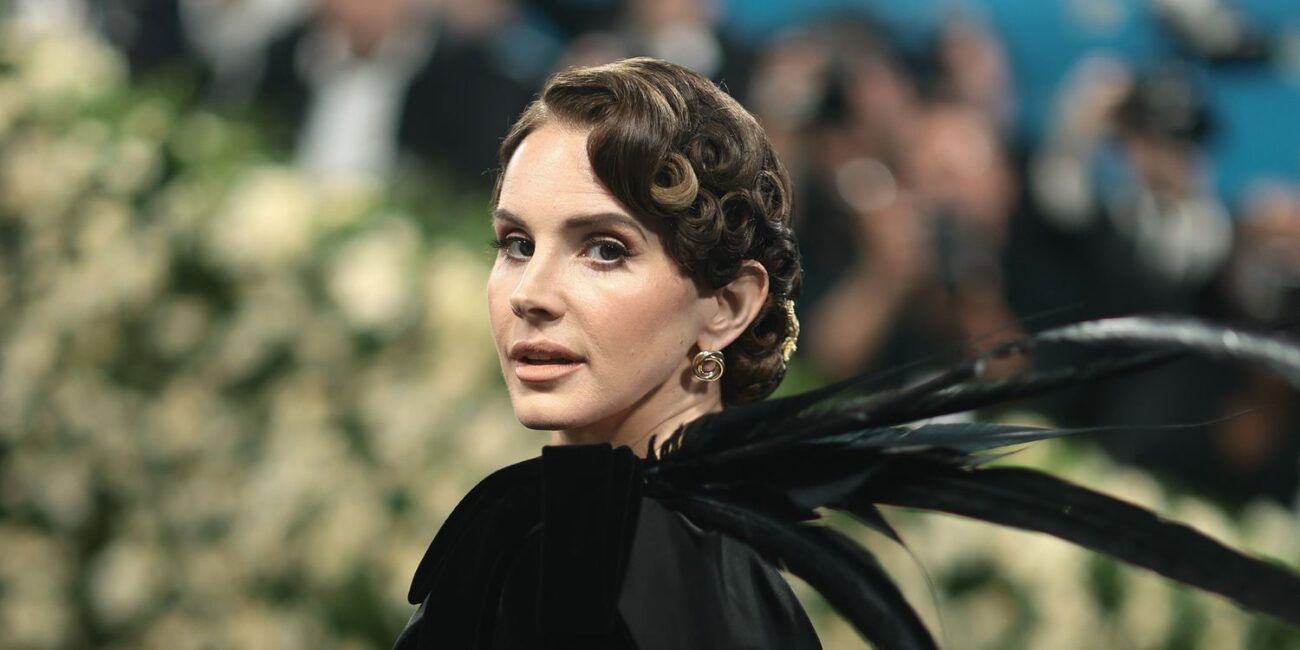 Lana Del Rey's Latest Hairstyle Straight Out of "Video Games"