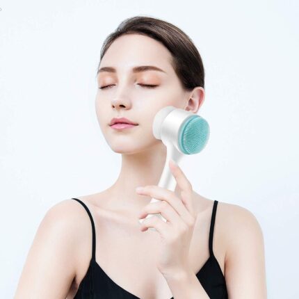 "OYOTA 2-in-1 Manual Facial Cleansing Brush - Silicone Scrubber for Deep Pore Exfoliation & Massaging, Multi Color"