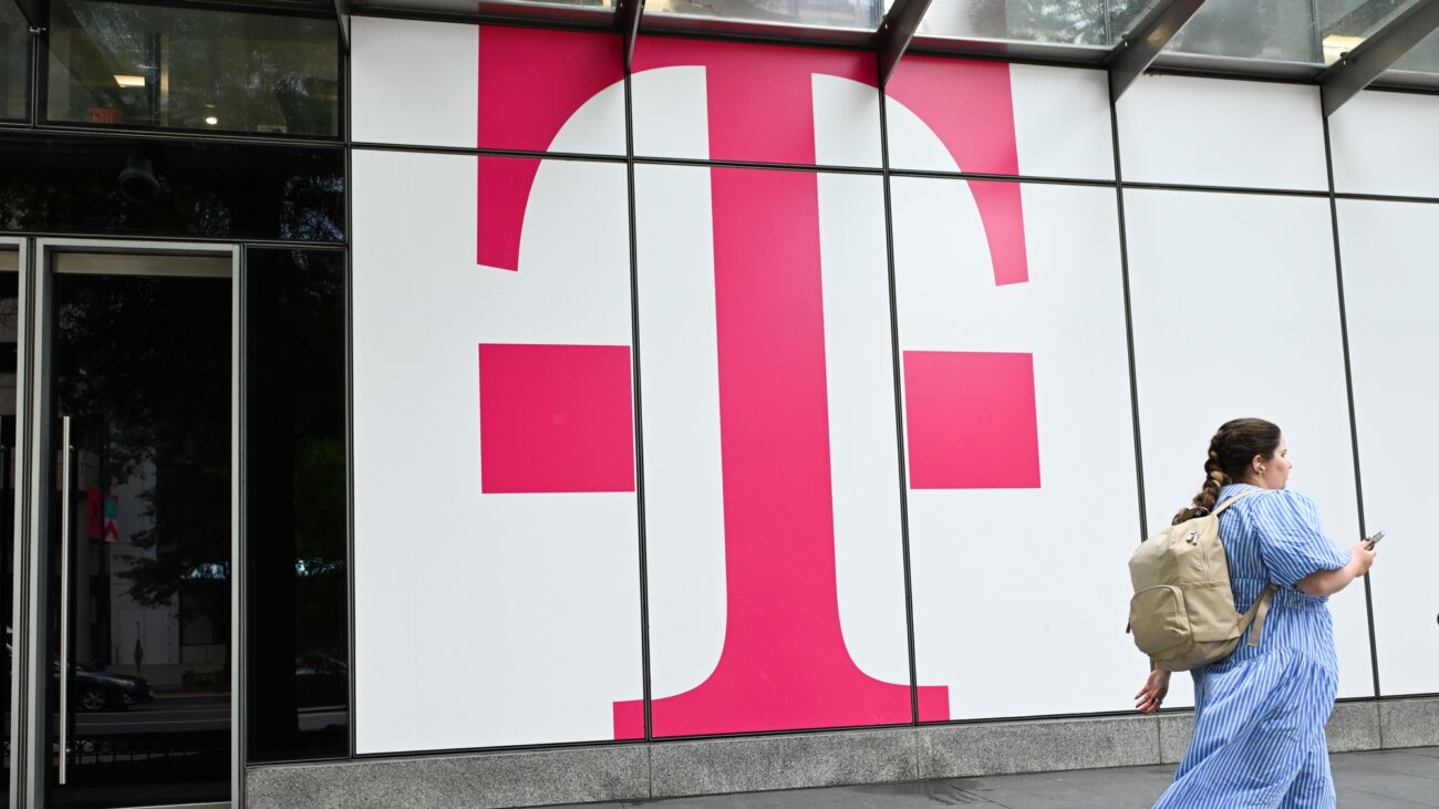 T-Mobile storefront logo