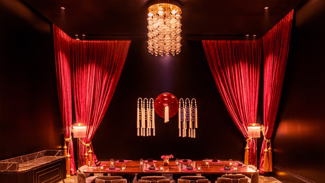 This new Chinese restaurant in Mumbai teleports you to the gilded glamour of 1920s Shanghai