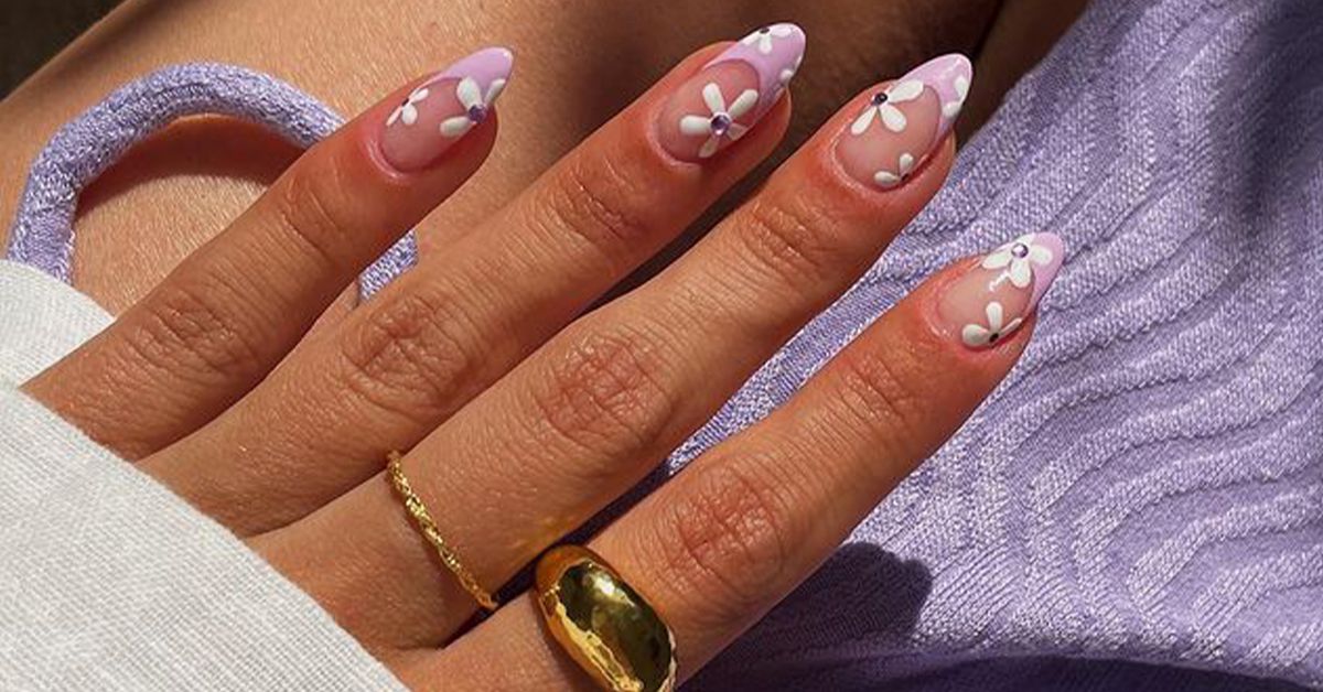 21 Daisy Nail Designs to Flaunt All Summer Long