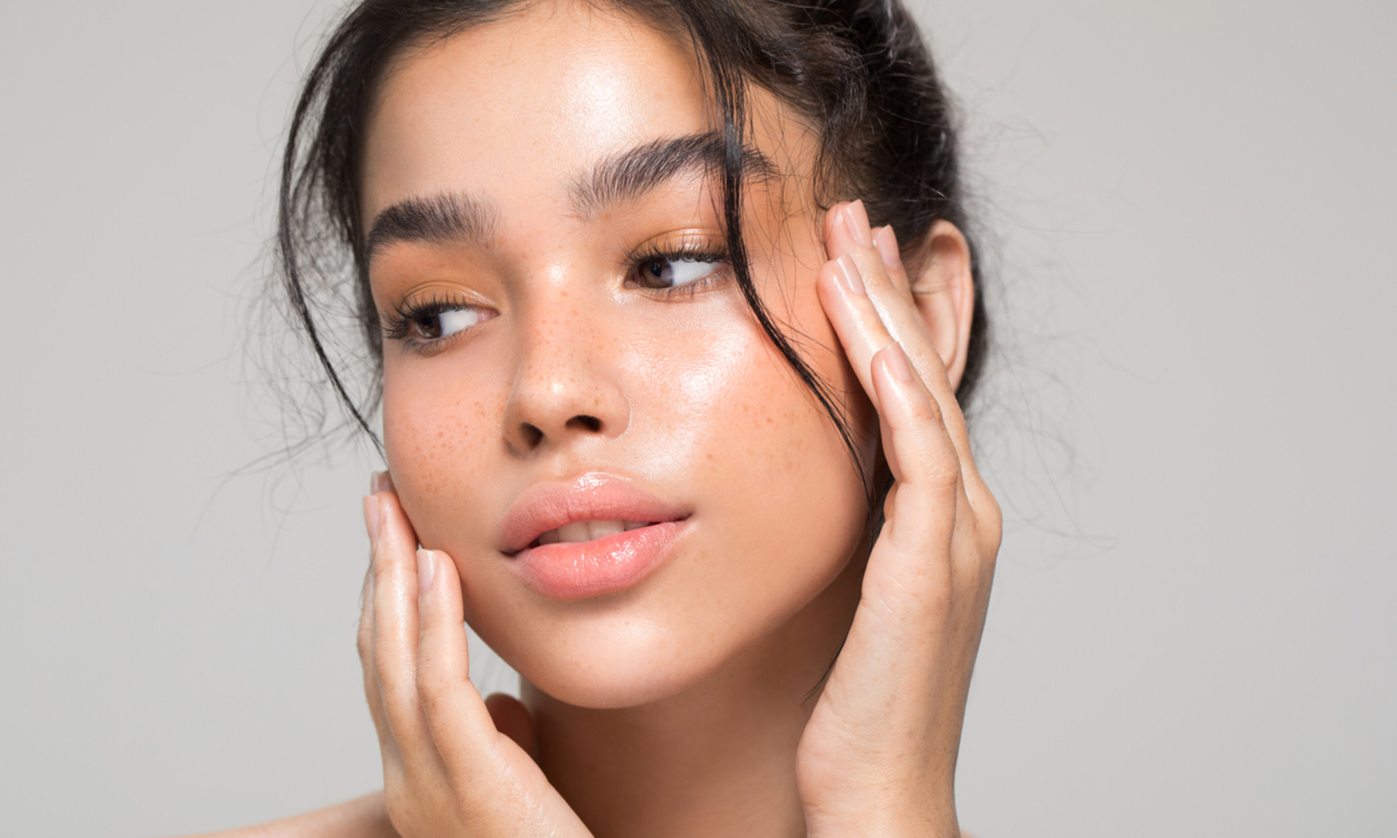 3 Tips To Get Dewy, Glazed Doll Skin (No Makeup Required)