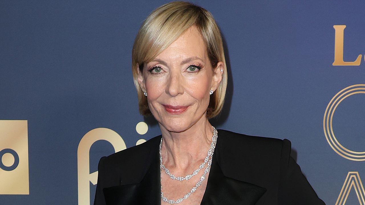 Allison Janney’s Leg Is the Main Character of This Show-Stopping Red-Carpet Look