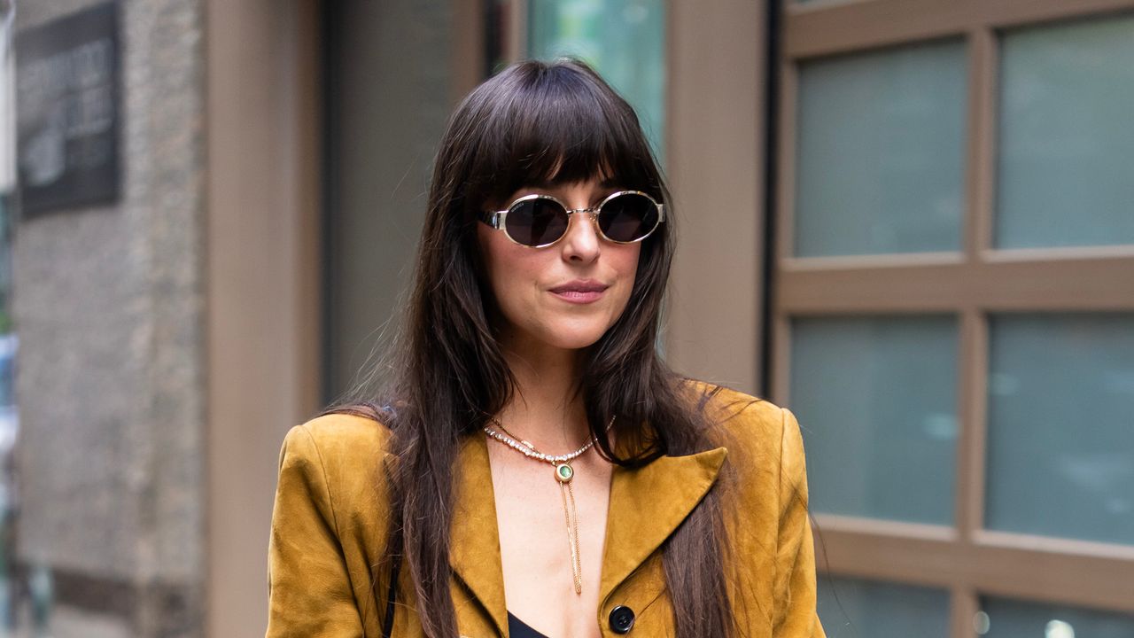 Dakota Johnson Takes It Easy in Low-Rider Jeans on a Girls Night With Kate Hudson