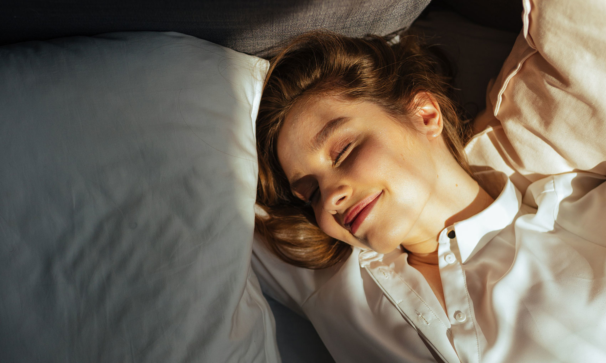 How To Wake Up Early: 9 Ways To Train Your Circadian Rhythm