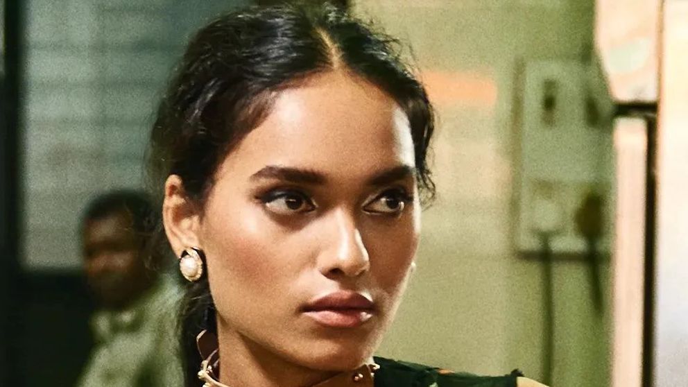 I began every morning with a spoonful of coconut oil—here are the benefits