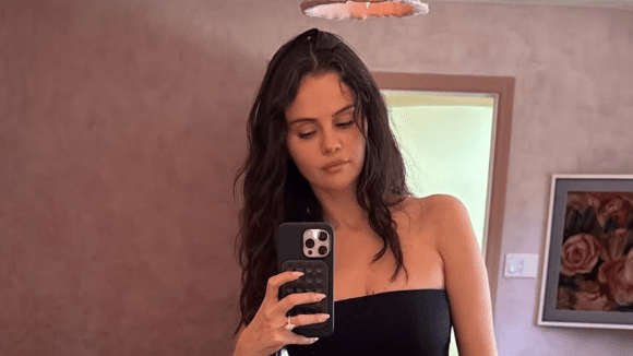 Selena Gomez Let Her Hair Go Wavy for Date Night With Benny Blanco