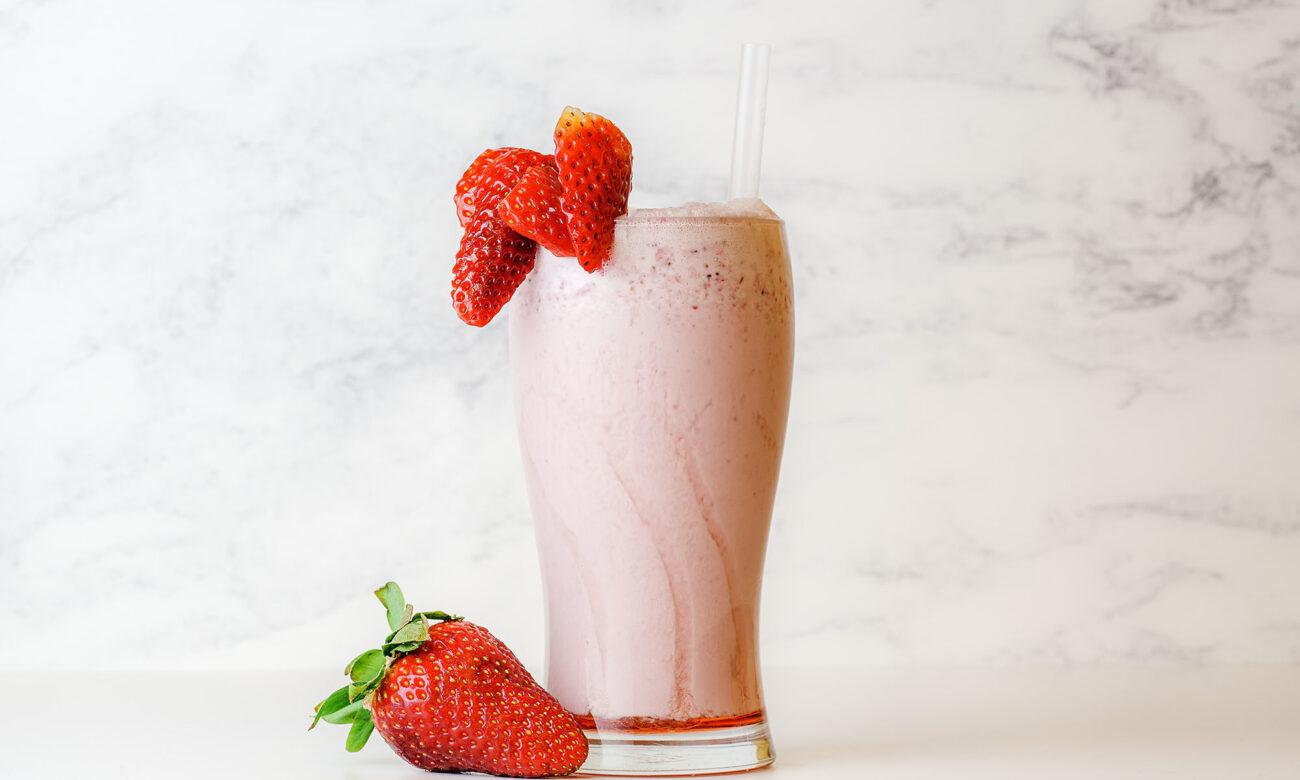 Stave Off Hunger With This Fiber-Rich Strawberry Vanilla Smoothie