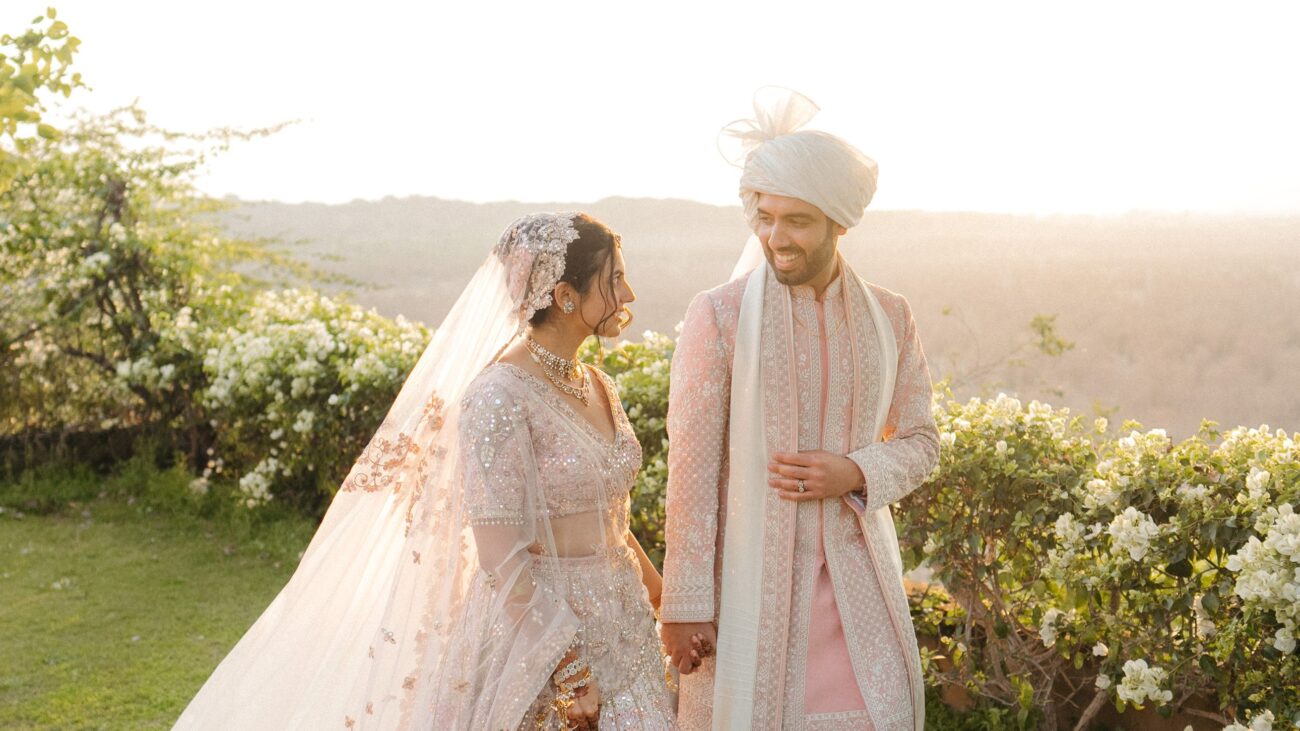 This Punjabi-Marathi couple's wedding in Jaipur was officiated by a priestess
