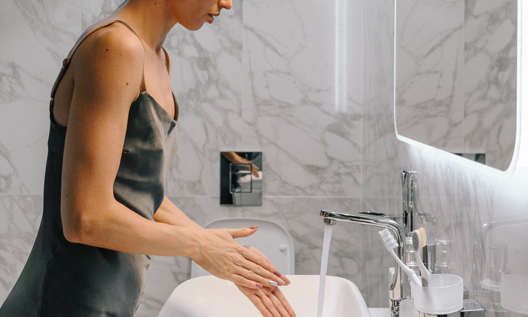 What's The Cleanest Way To Dry Your Hands After Washing Them?