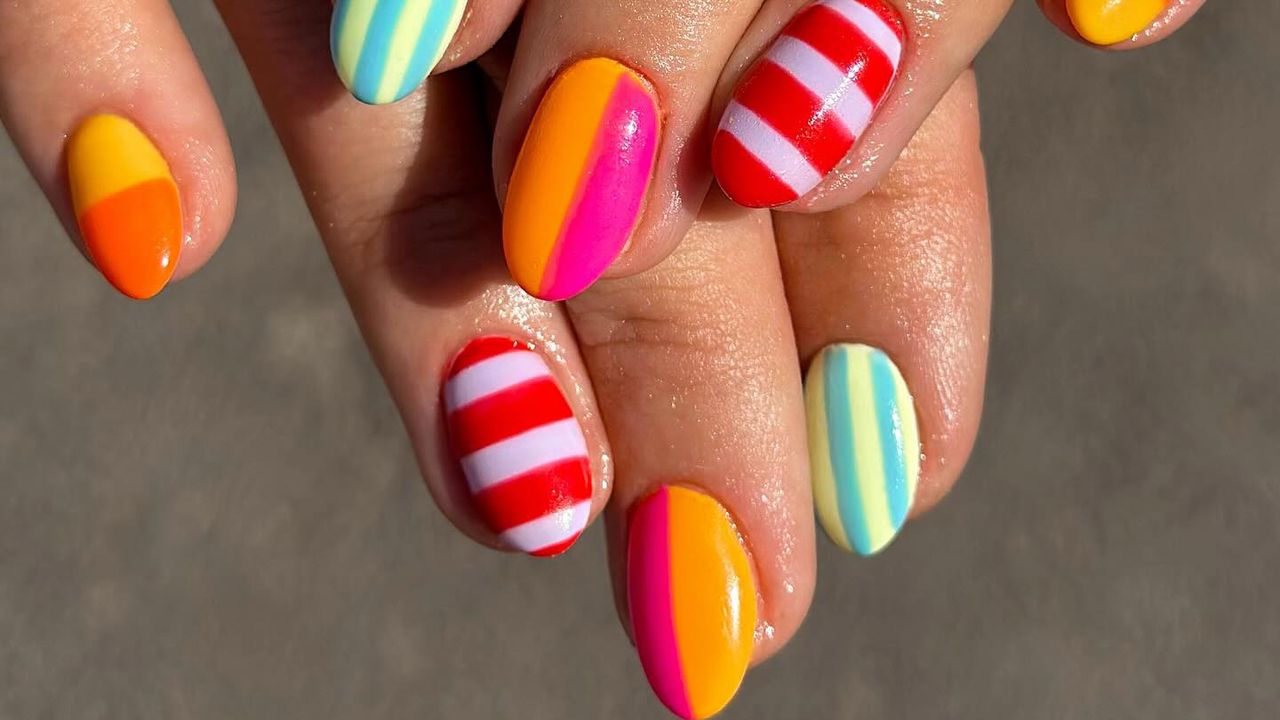 ‘Beach Towel Nails’ Are the Perfect Manicure for Summer Vacation