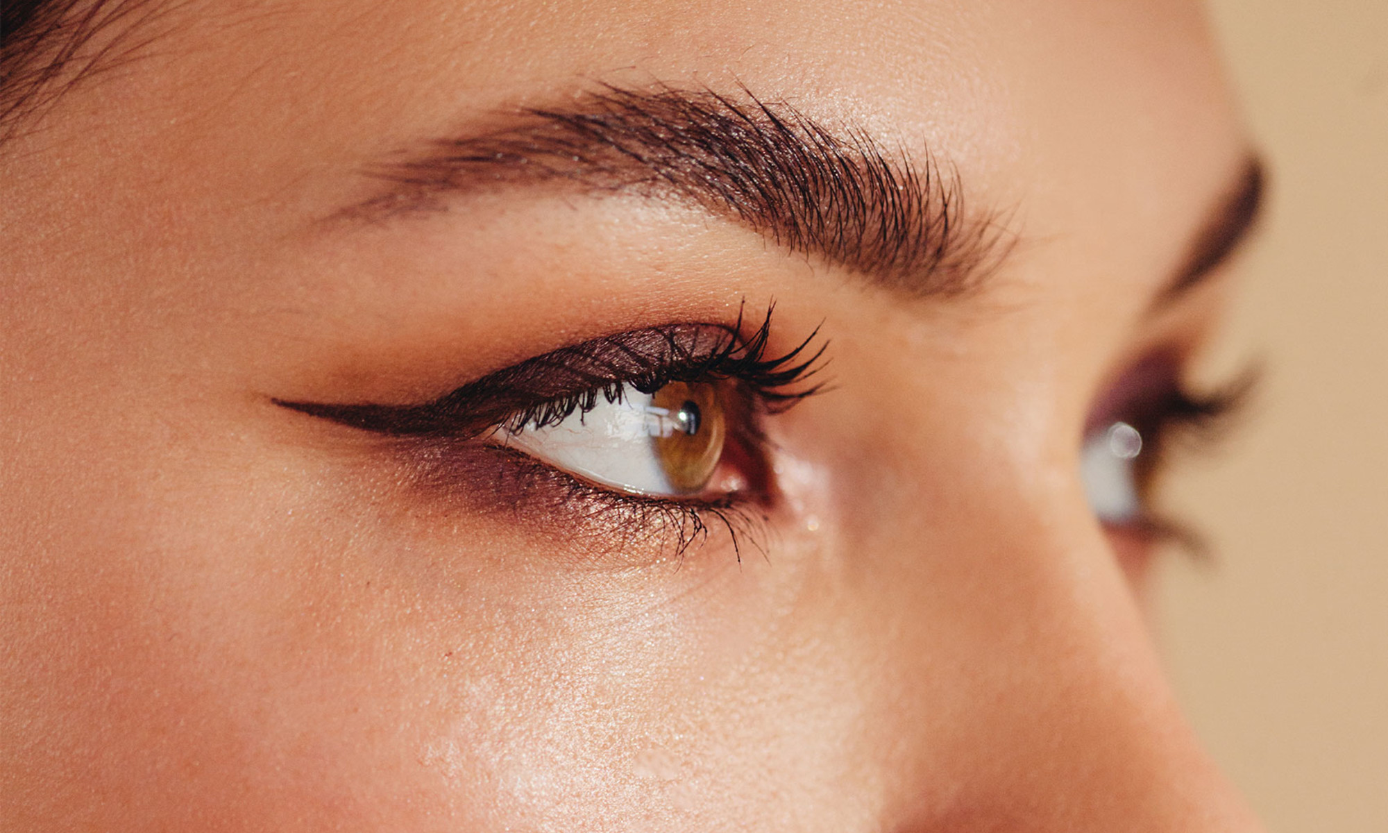 A Makeup Artist's Tip To Expertly Apply Top Eyeliner