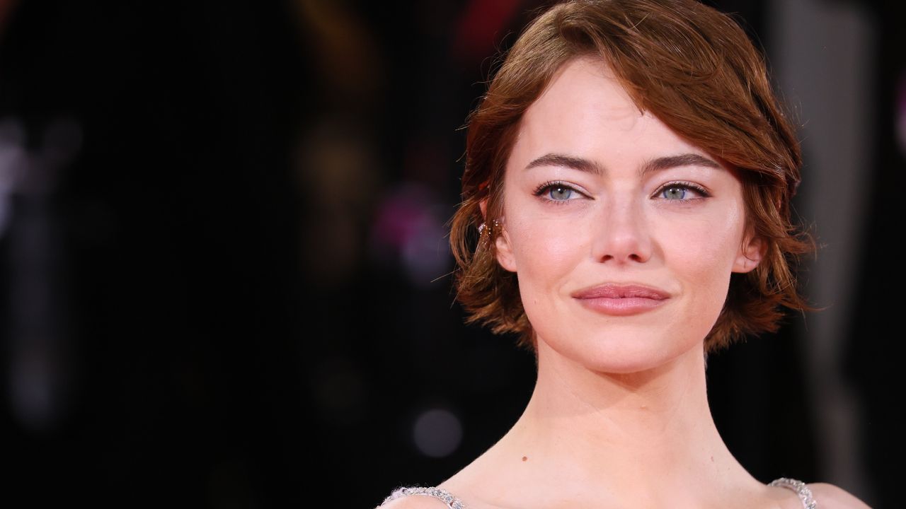 Emma Stone's New ‘Spiced Sienna’ Hair Is the Perfect Copper Shade For PSL Season