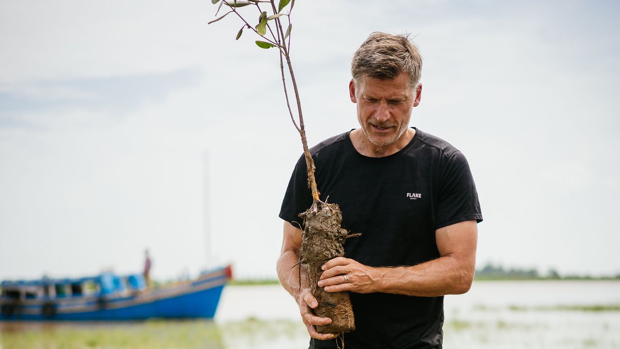 Game of Thrones star Nikolaj Coster-Waldau on rescuing snakes, tying rakhis and eating mirchi bajji in India