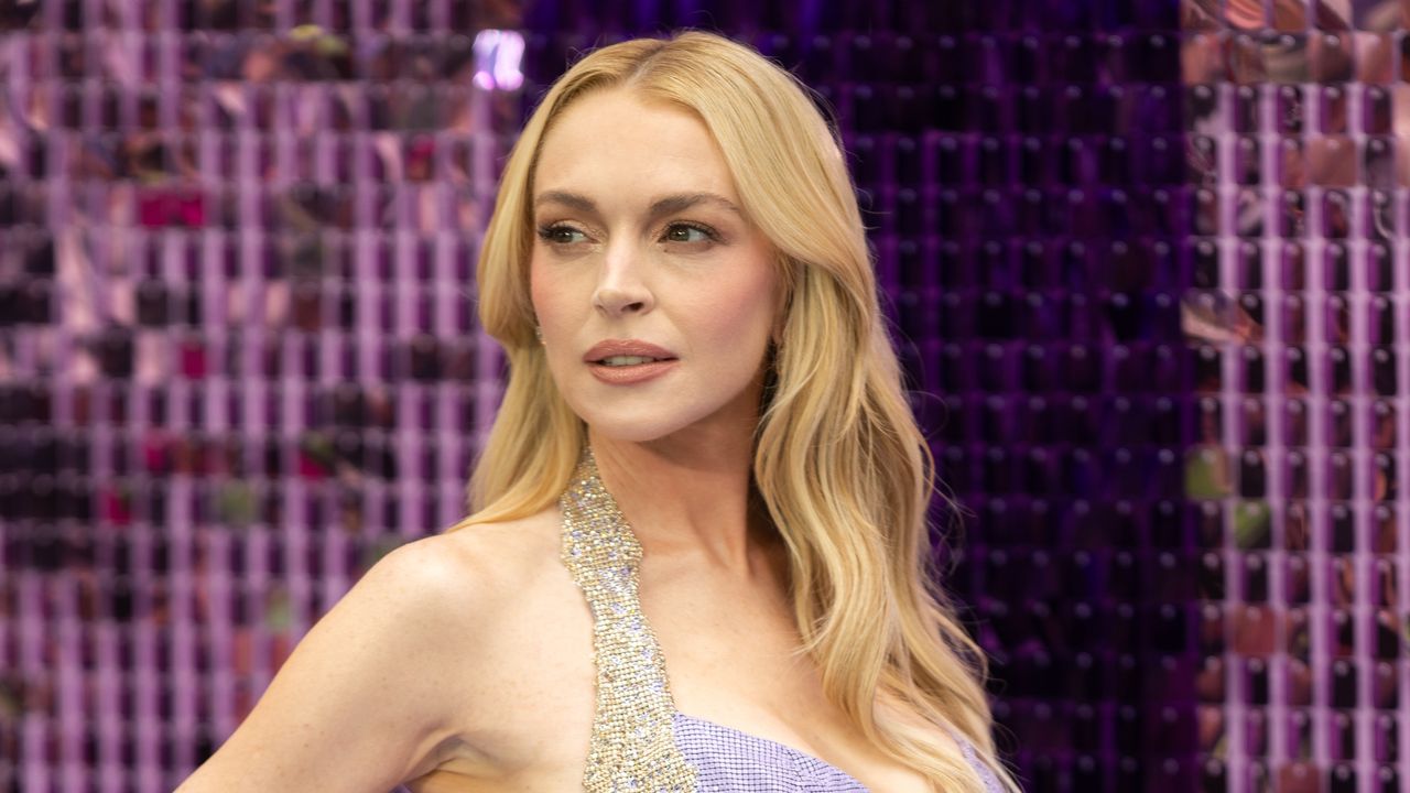 Lindsay Lohan Just Wore the 'Ultimate' Throwback Dress on the Red Carpet