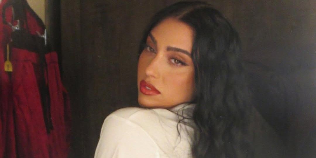 Lola Leon on Her Pre-Performance Rituals and Favorite Skin Care