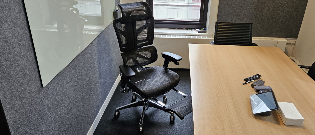 An OdinLake Ergo Butterfly 753 in an office