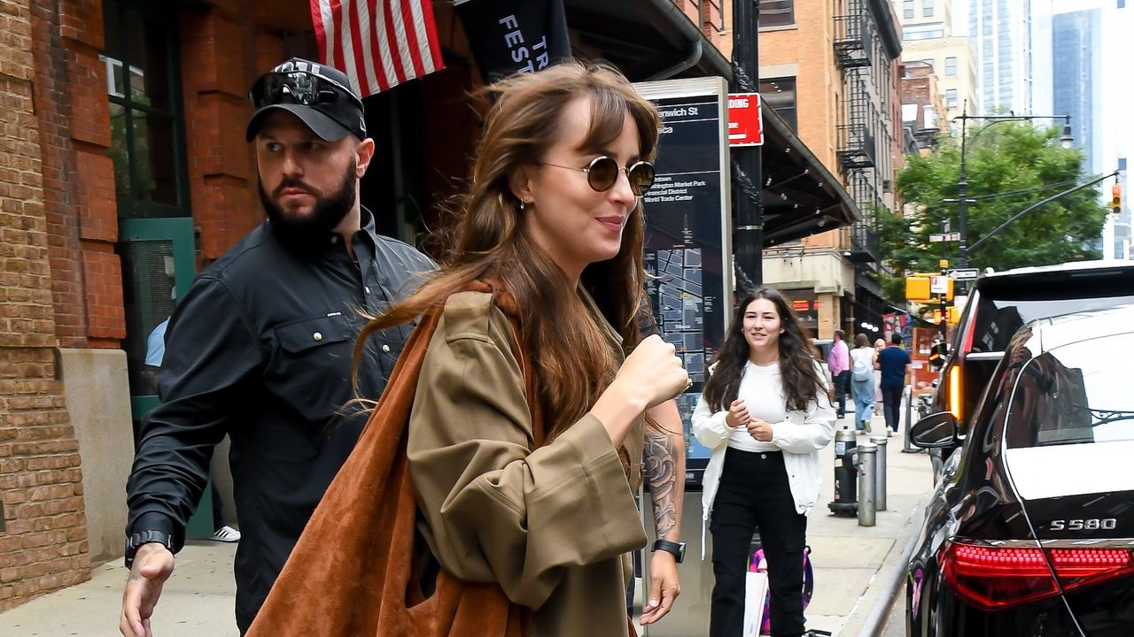 The Suede Bag Is Fall’s Most Versatile Accessory Trend