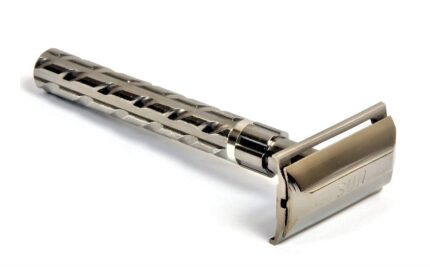 YOGI Store Brass Long Handle Double Edge Safety Razor Brass Razor For Men and women + 5 Shaving Blades Free