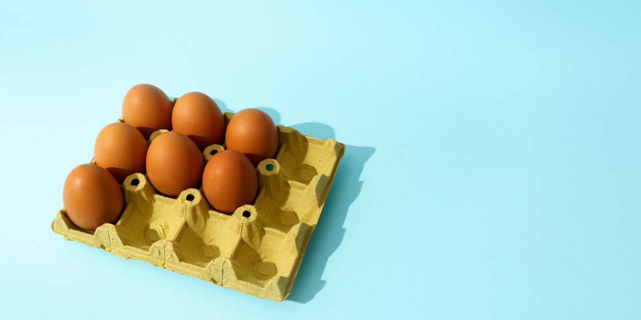 5 Signs That a ‘Scarcity Mindset’ Is Holding You Back, According to Experts